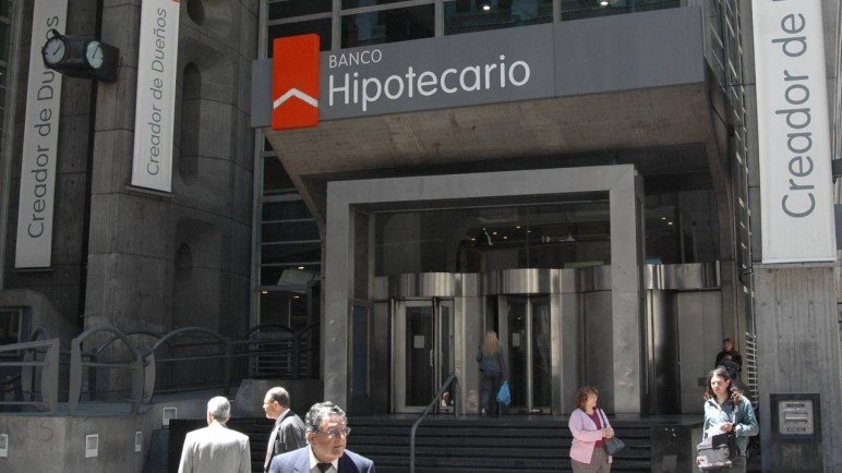 El banco que siguió cobrando después del adiós